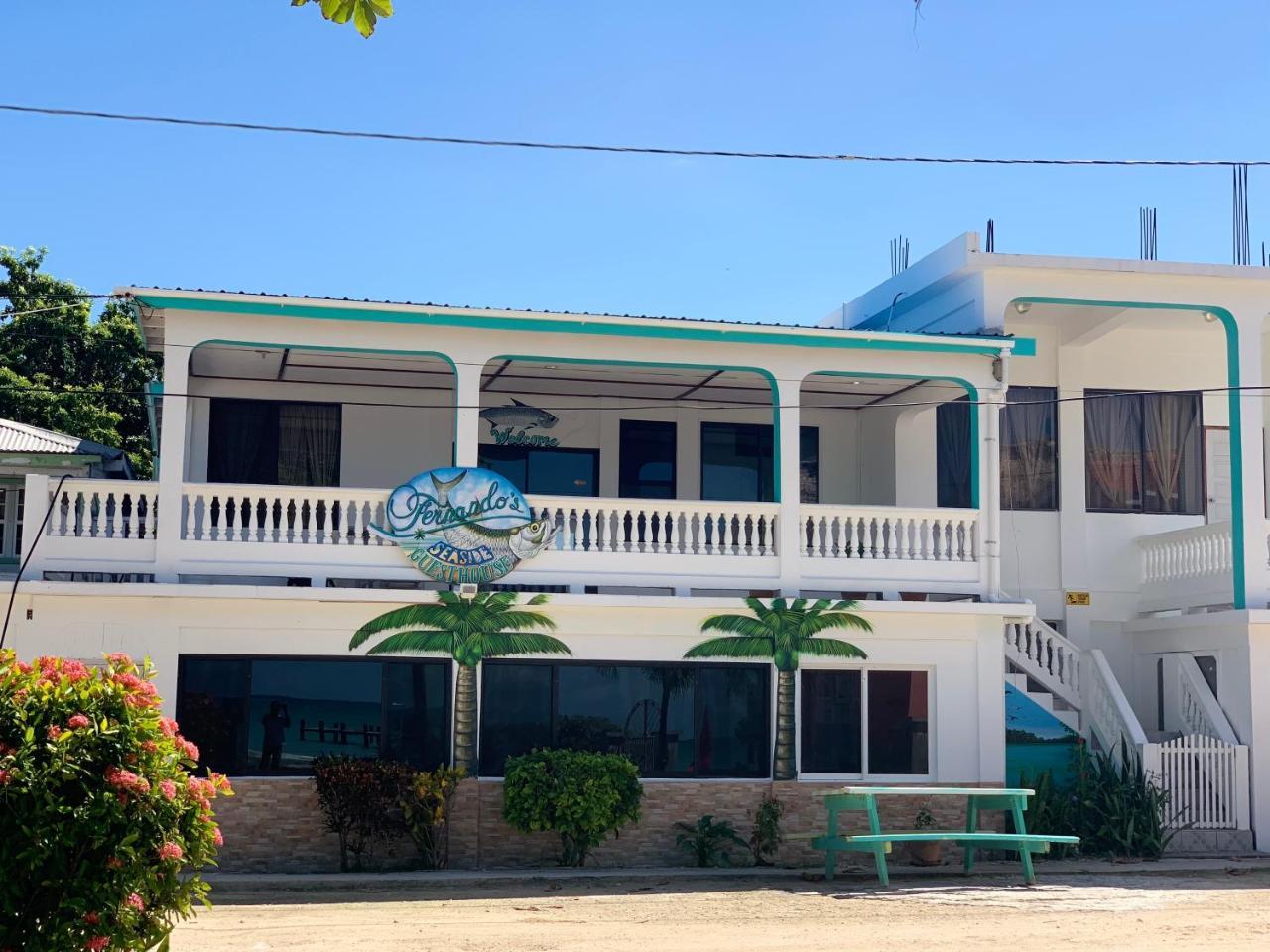 Fernando'S Seaside Hotel Sarteneja Buitenkant foto